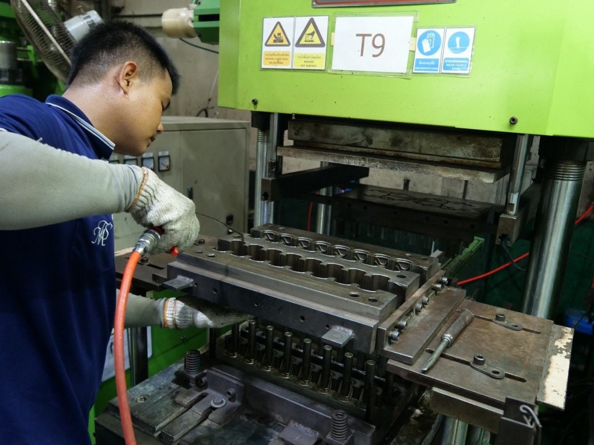 รับขึ้นรูปยาง